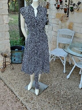 club monaco button shoulder dress NWT $249 Club Monaco Button Shoulder Textured Sheath Dress Sz 8 Career Nautical